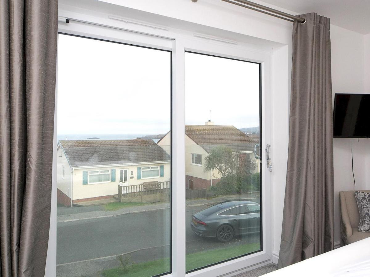 Pass The Keys Modern Coastal Home In Bull Bay Amlwch Экстерьер фото