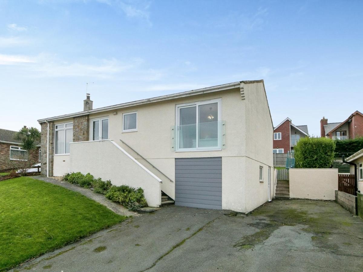 Pass The Keys Modern Coastal Home In Bull Bay Amlwch Экстерьер фото
