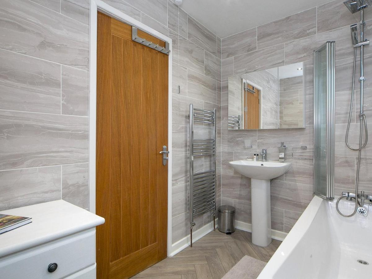 Pass The Keys Modern Coastal Home In Bull Bay Amlwch Экстерьер фото