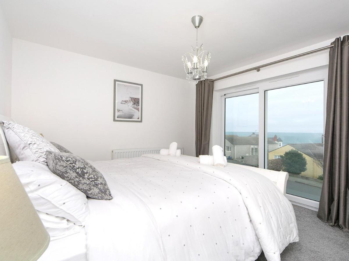 Pass The Keys Modern Coastal Home In Bull Bay Amlwch Экстерьер фото